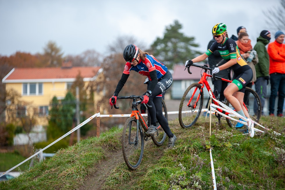JAGER: Tone Kristin Larsen jages av Sigrid Andrea Fløgtad, som sikret seg tredjeplassen i Superpokal Voldsløkka i år. Foto: Audun Morgestad Superpokal Voldsløkka 2019 i bilder 6