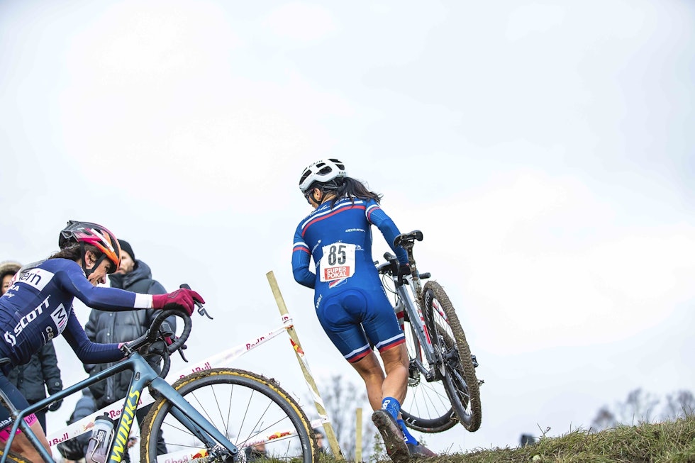 SEIGT: Siri Hildonen foran Sunniva Dring. Foto: Pål Westgaard Superpokal Voldsløkka 2019 i bilder 26