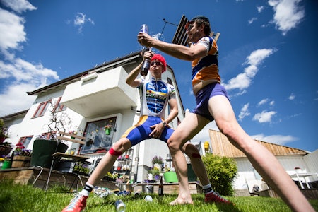  PAAAAARTY!!! Nederlenderne i quizen går bananas når det kommer en helt spesiell låt! Foto: Christian Nerdrum. 