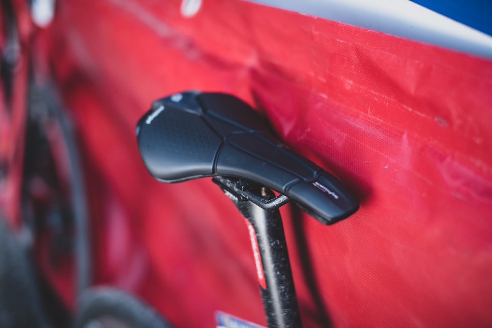 I SADELEN: Sven Erik kjører Prologo Scratch M5 på sin Colnago V3Rs. sven erik bystrøm colnago