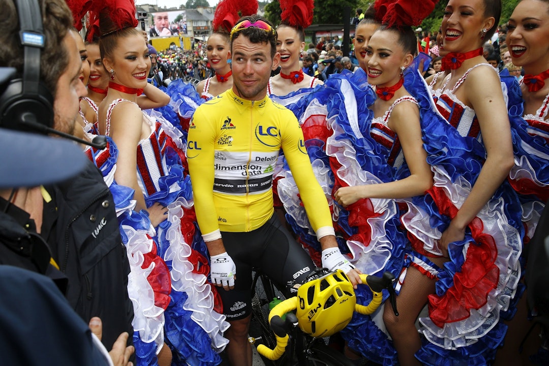 DRØMMEN: På den andre etappen under Tour de France fikk Mark Cavendish endelig æren av å bære den gule trøya. Foto: Cor Vos. CORVOS_00026789-011