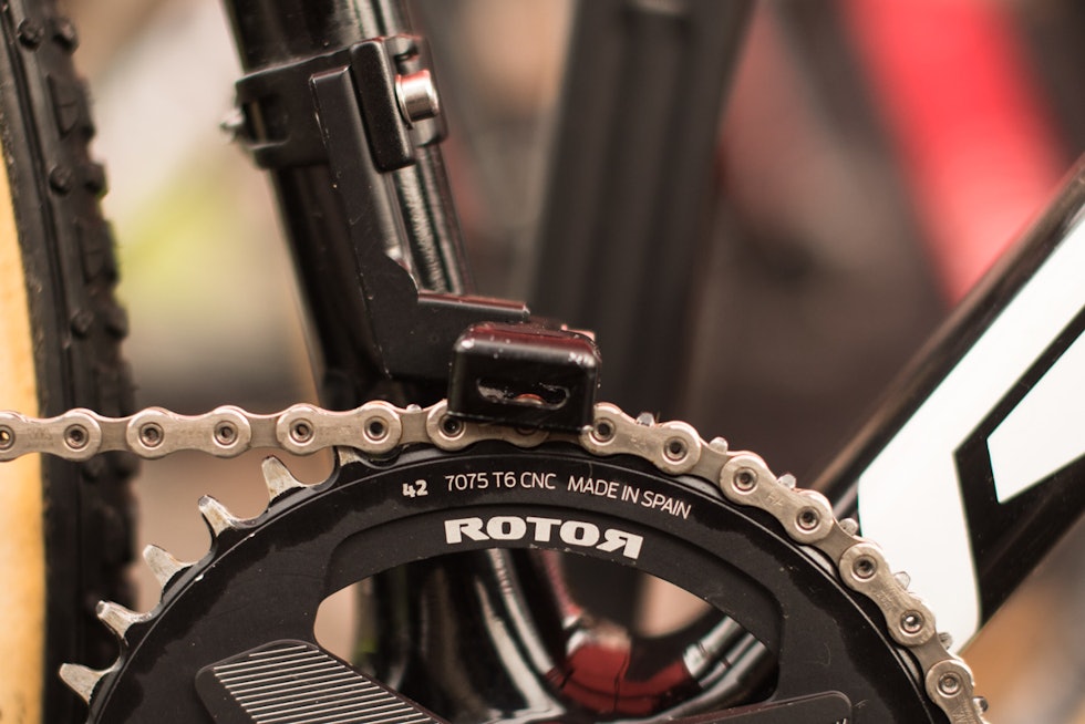 ENKELT: Iserbyt nøyer seg med en skive foran på sykkelen, som han bytter etter forholdene. Med kjedefører. Rotor Chainring
