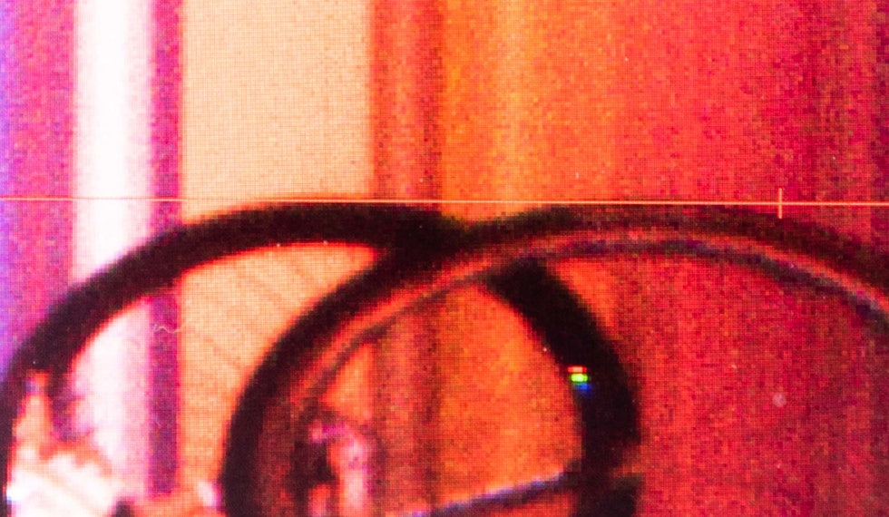 DETALJ: Målfoto, på pixelnivå. Iversby Hvideberg til venstre, Bystrøm til høyre. Målfoto-Uno-X-1