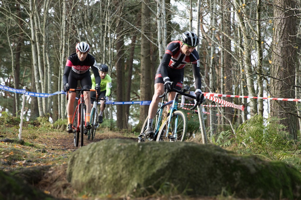 STERKT FELT: Masterklassen trakk landets beste i alle klasser. Her leder Jan Olav Beitrmyren an. Foto: Bengt Ove Sannes Norgescup kross 2019 Sandnes