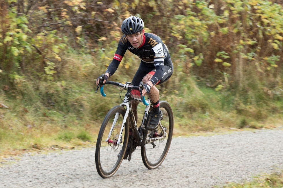 HVEM DER? Anders Utbøe Sakseid på vei over grusen. Foto: Bengt Ove Sannes norgescup kross 2019 Sandnes