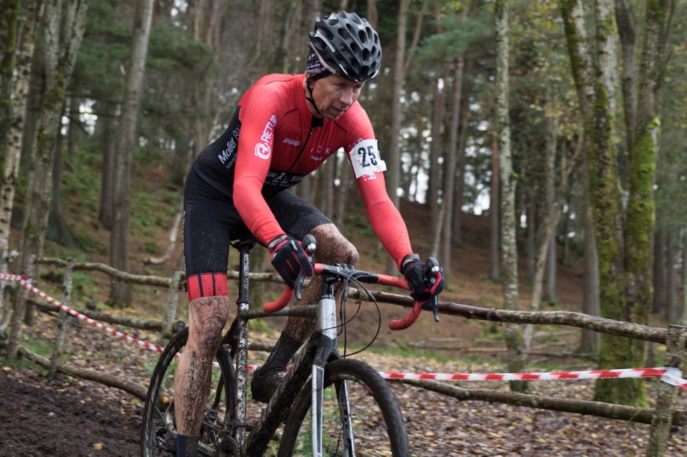 KONSENTRASJON: Svein Aalrust navigerer gjørmegrava. Foto: Bengt Ove Sannes Norgescup kross 2019 Sandnes