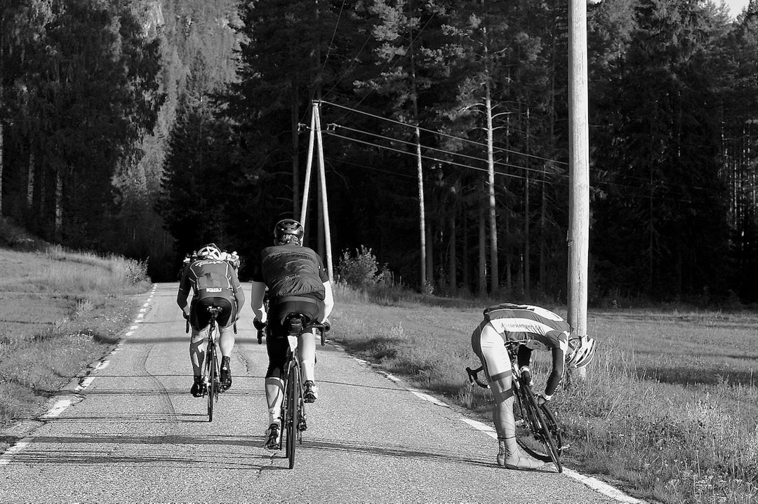 TEKNISK: Med ujevn kvalitet på underlaget, må rytterne ta høyde for tekniske utfordringer underveis. Foto: Styrkeprøven