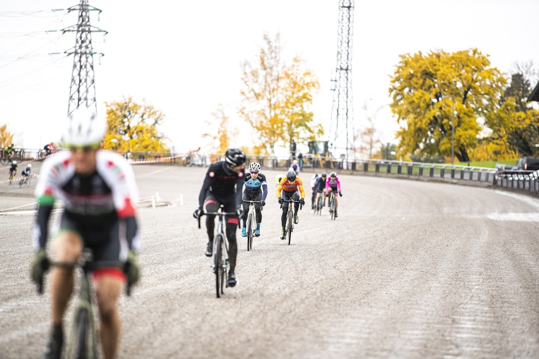 SUGER: Også de rette og vanligvis lette strekkene ble ekstra sugende i regnet. Foto: Pål Westgaard Bjerkekross 2019 ble en tung og våt affære Foto: Pål Westgaard