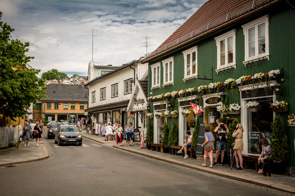 GATELIV: En liten time sør for Oslo ligger Drøbak, som er det perfekte målet for en kortreist kaffetur. Foto: Marcus Liebold. Follo-37