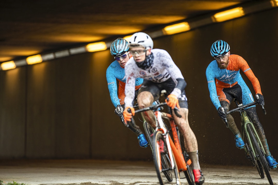 ANDREPLASS: Vegard Stokke ble nummer to på Bjerkekross mens Fredrik Haraldseth og Morten Vaeng kjempet om den siste pallplassen. Foto: Pål Westgaard Vegard Stokke, Fredrik Haraldseth og Morten Vaeng på Bjerkekross 2019