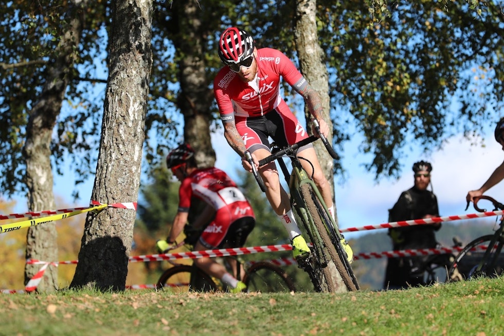 NESTEN: Morten Vaeng kom på andreplass i Superpokal Voldsløkka 2017, slått av daværende lagkollega Ole Hem. Foto Ola Morken: NESTEN: Morten Vaeng kom på andreplass i Superpokal Voldsløkka 2017, slått av daværende lagkollega Ole Hem. Foto Ola Morken:
