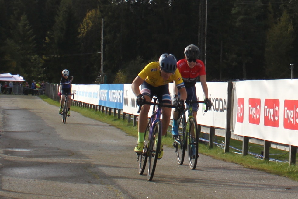 SPURTOPPGJØR: William Høines Larsen (til venstre) vant spurten om seieren mot William Handley på lørdagens Grenlandskross i Skien fritidspark. Foto: Ole-Tommy Andersen SPURTOPPGJØR: William Høines Larsen (til venstre) vant spurten om seieren mot William Handley på lørdagens Grenlandskross i Skien fritidspark. Foto: Ole-Tommy Andersen