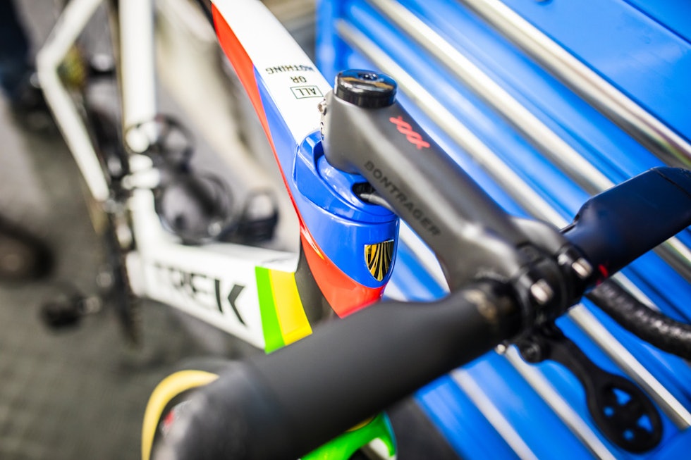 AGGRESSIV: Pedersen sitter lavt og dypt, og har 130 cm stem med 17 grader negativ vinkel. Foto: Trek. AGGRESSIV: Pedersen sitter lavt og dypt, og har 130 cm stem med 17 grader negativ vinkel. Foto: Trek.