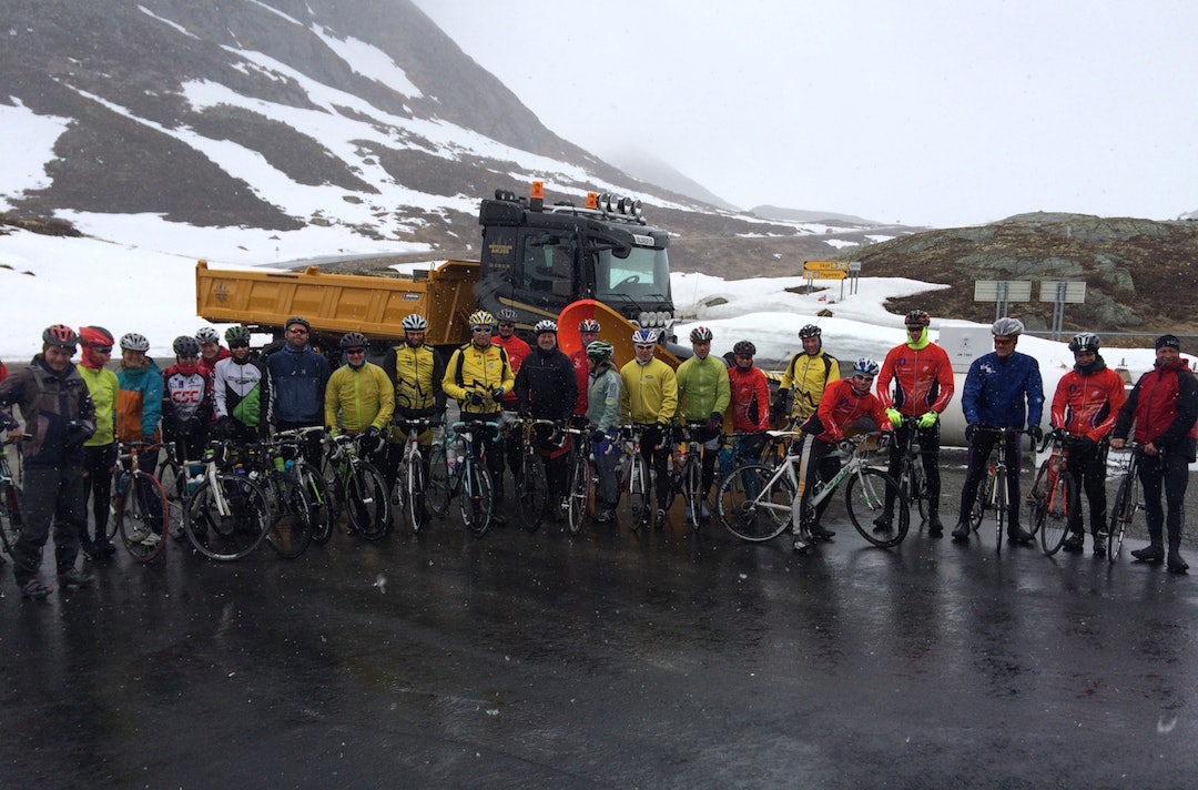 PRO TOUR VALDRES 5.etappe var en kjølig fornøyelse. I fjor syklet de samme etappen i kort-kort. Foto: Privat Pro Tour Valdres 2015 Flya - Foto OC Nymoen 1400x924