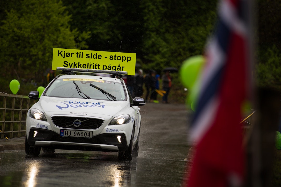 STENGT: Da denne bilen passerte brua på Viul, var det på tide å finjustere autofokusen. (foto: Snorre Veggan) tourofnorway-5261a
