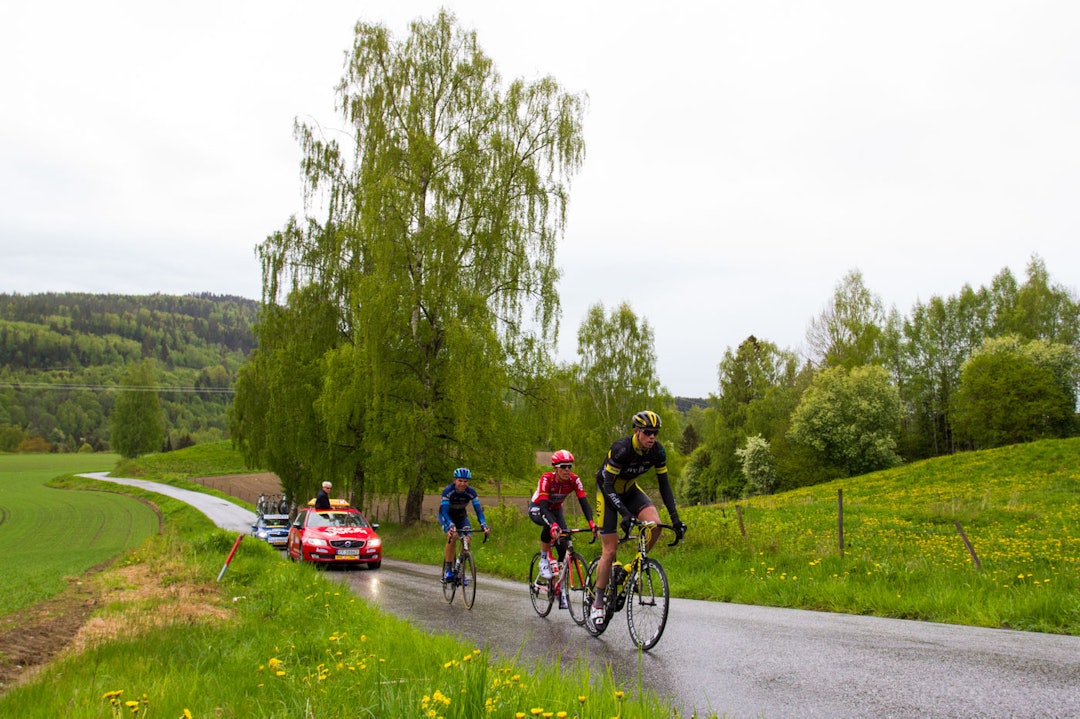 TRE MANN I TET: På den andre runden var det tre mann i brudd. (foto: Snorre Veggan) tourofnorway-1957a