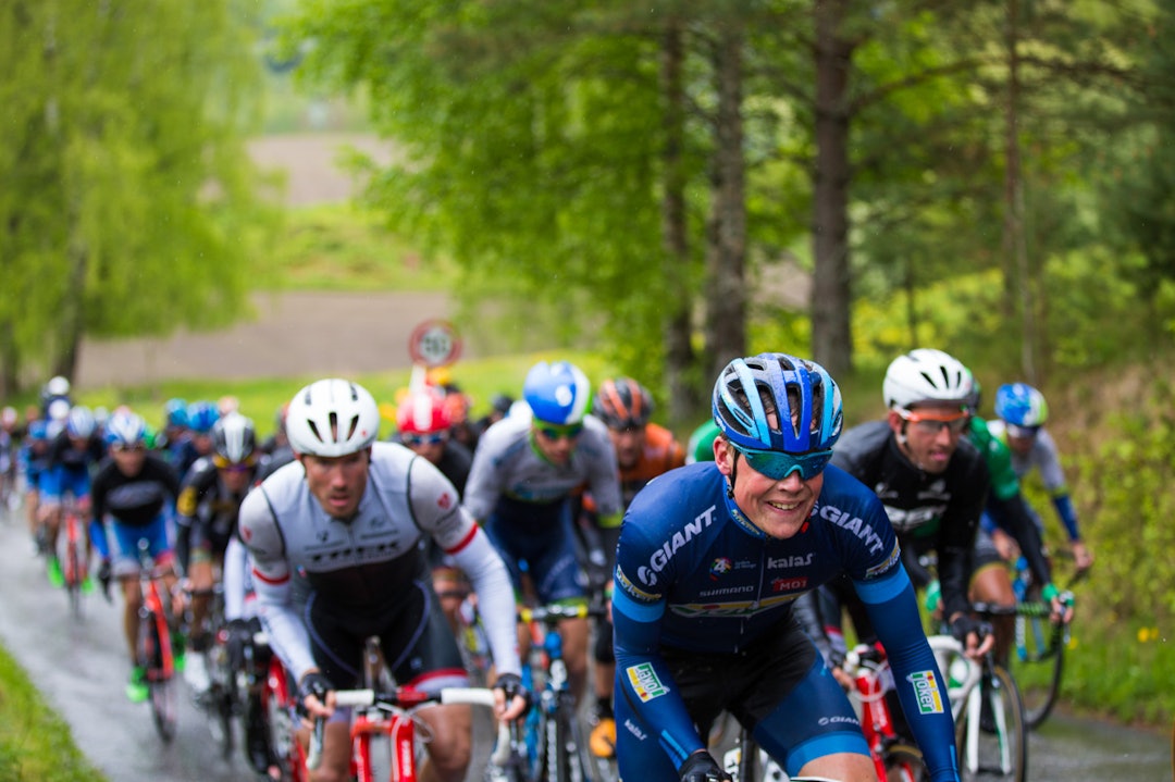 SMIL: Enkelte av rytterne kostet på seg et smil, eller var det en grimase? (foto: Snorre Veggan) tourofnorway-5438a