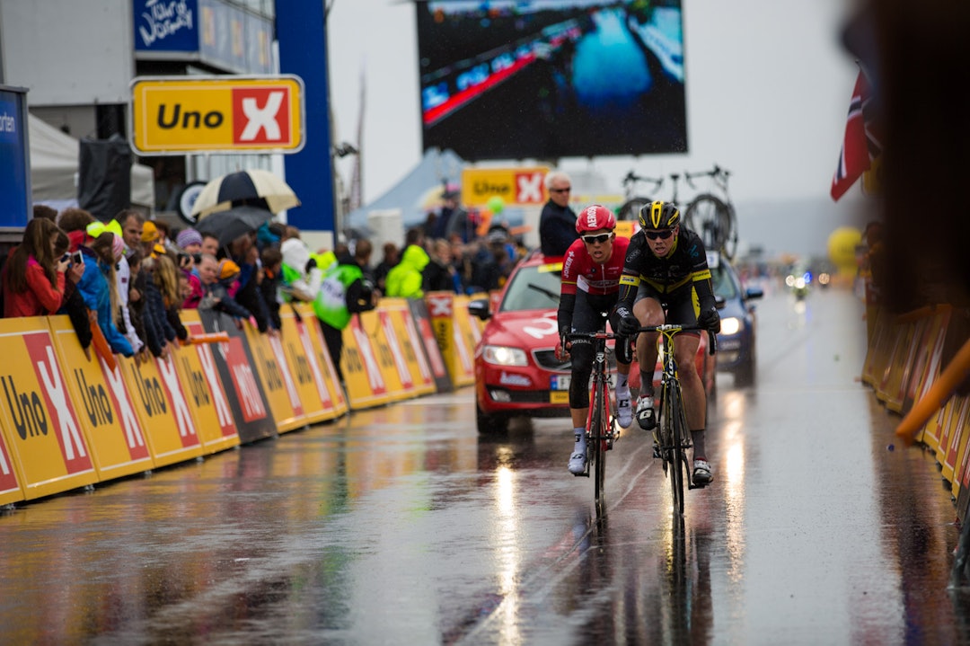 RINGING: Teten passerer på Eggemoen for siste gang før spurten. (foto: Snorre Veggan) tourofnorway-5479a
