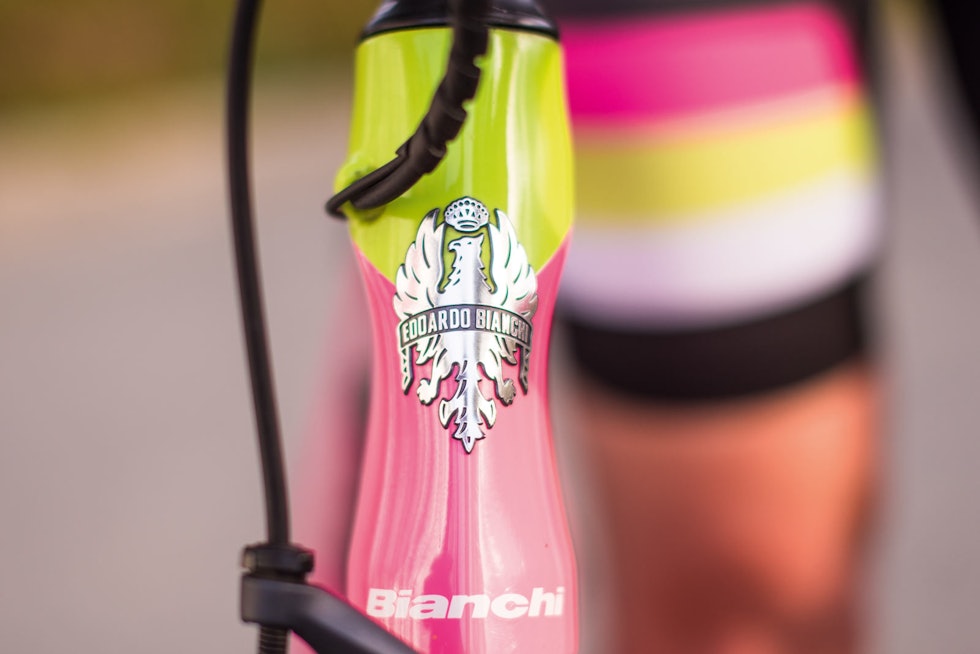 GALLIONSFIGUR: Bianchi er en av få serieprodusenter som fortsatt har gallionsfigur, eller «Head Badge» som det heter på fagspråket. Bente-Ljungren-4