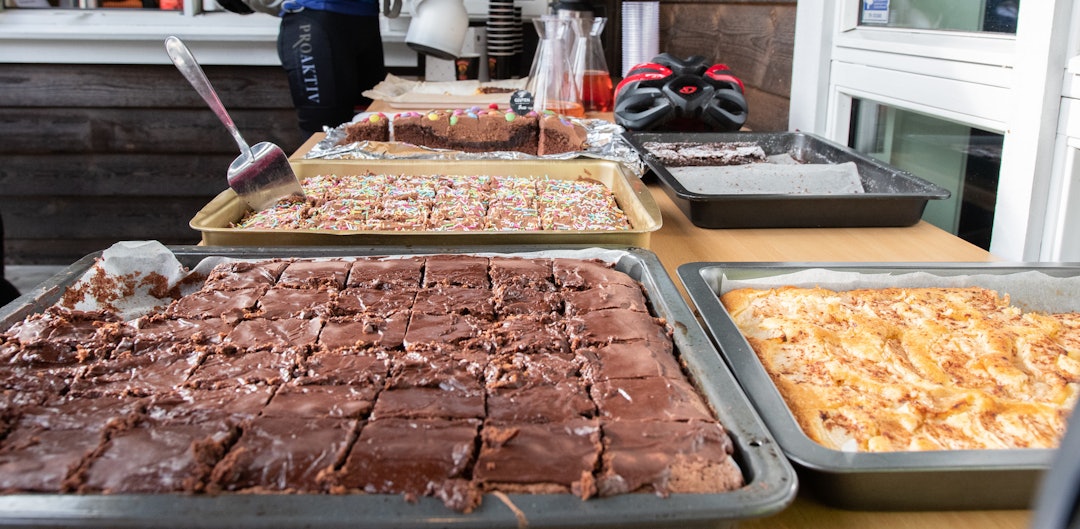 FANAHYTTEN OPP: Klart for kakefesten. Foto: Cecilie Christensen