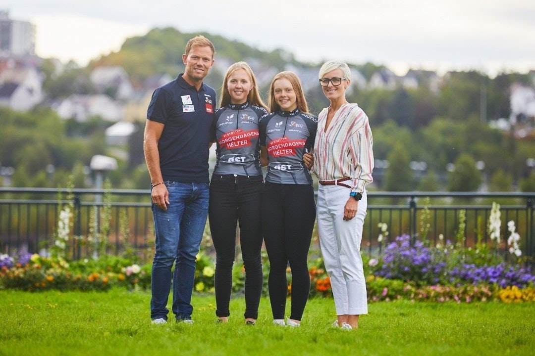 BESTE NORSKE: Silje Mathisen (ved siden av Thor Hushovd) kom på 9.plass i VM-fellesstarten i Yorkshire. Elise Marie Olsen ble nest best av de norske på 47.plass. Foto: Equinor