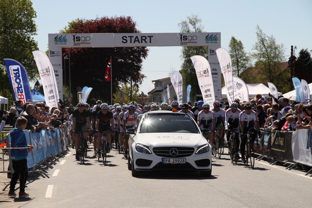 SØGNE GRAND PRIX kjører stil fra start til mål og gjør stas på amatørene. Foto: Arrangøren Søgne GP 2015