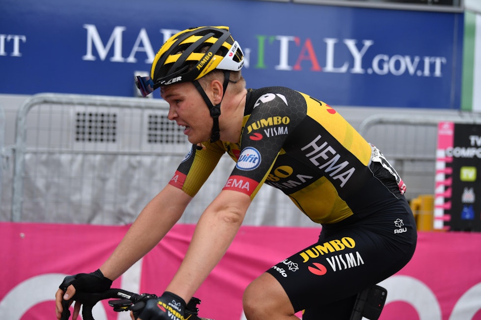 I MÅL: En sliten Tobias Foss krysser målstreken på toppen av Monte Zoncolan. Foto: Cor Vos tobias foss giro d'italia monte zoncolan 2