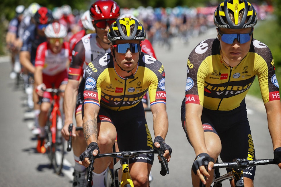 TØFF DAG I VENTE: Etter en spurtetappe mandag og hviledag tirsdag, er det nye utfordringer for sammenlagtrytterne onsdag. Foto: Cor Vos tobias foss giro d'italia jumbo-visma