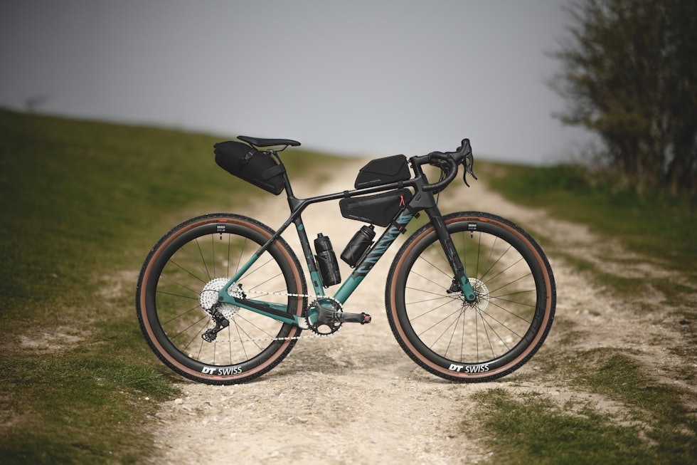 MED OPPAKNING: Canyon Grizl kan brukes med Canyon og Apiduras spesiallagde vesker, eller med andre bikepacking-vesker. Canyon Grizl