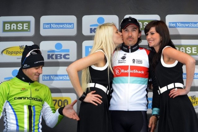 UFINT: Litt mot piken, men aller mest mot Fabian Cancellara. Sagans podiegest kunne satt kvinner på dagsorden, men lite skjedde. Foto: Brian Middlecouch