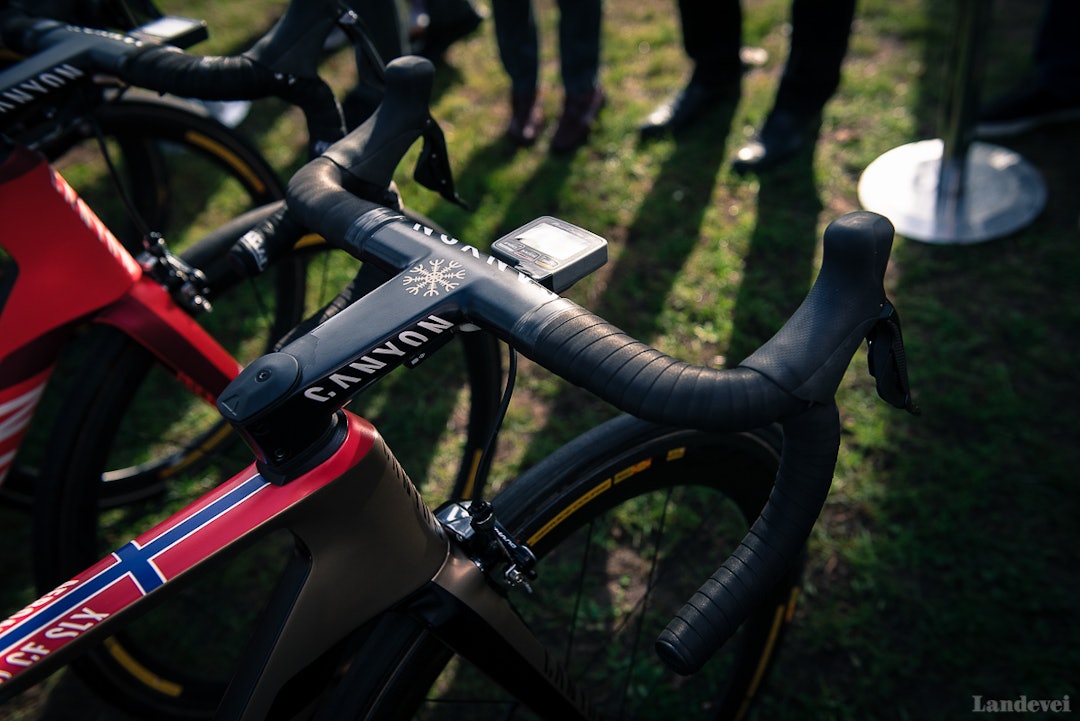 INTEGRERT: Styre og stem i ett. Null ekstra styretape for Kristoff. INTEGRERT: Styre og stem i ett. Null ekstra styretape for Kristoff.