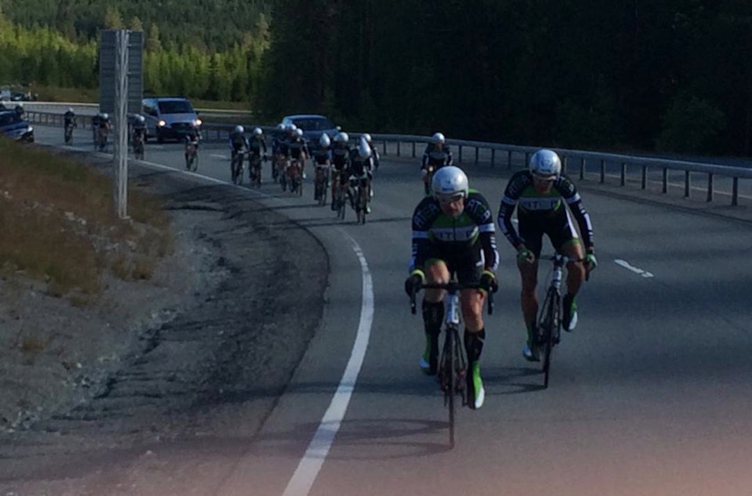 GEIR LIEN er kanskje en av landets sterkeste motorer over 40. Her drar han Atea over fjellet under Styrkeprøven 2014. Foto: Privat Geir Lien in front 2014 - Foto Privat 1400x924