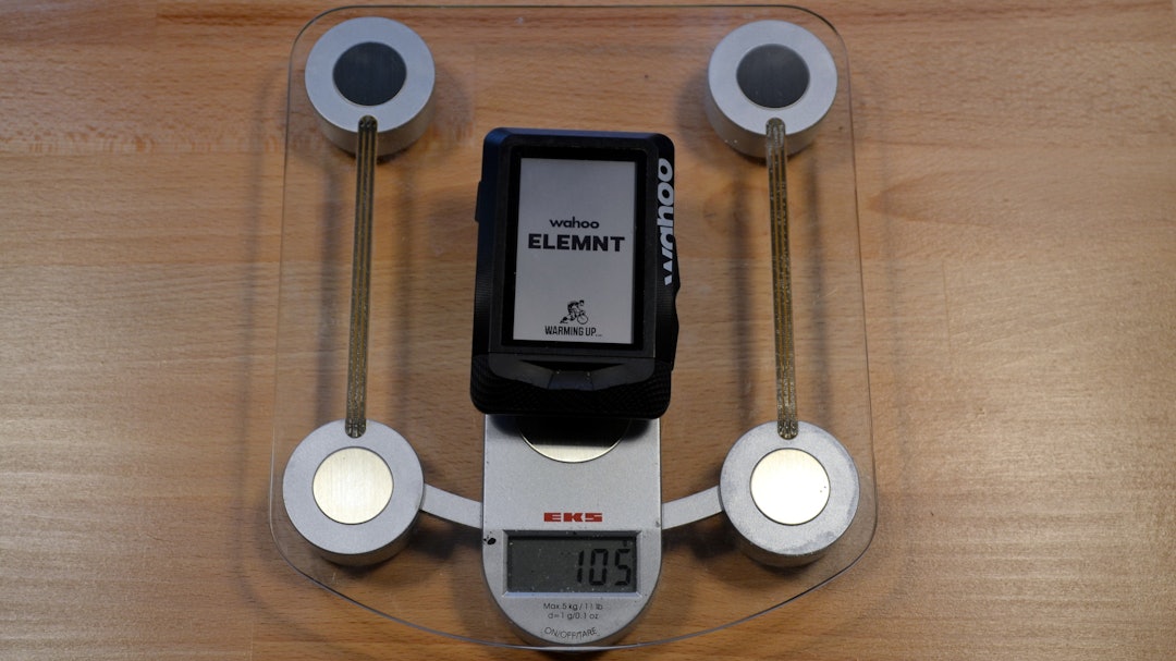 TRESIFRET: Kjøkkenvekta vår viser at Wahoo ELEMNT veier 105 gram, 6 gram mer enn oppgitt og opptil flere titalls gram mer enn konkurrenterende computere. TRESIFRET: Kjøkkenvekta vår viser at Wahoo ELEMNT veier 105 gram, 6 gram mer enn oppgitt og opptil flere titalls gram mer enn konkurrenterende computere.