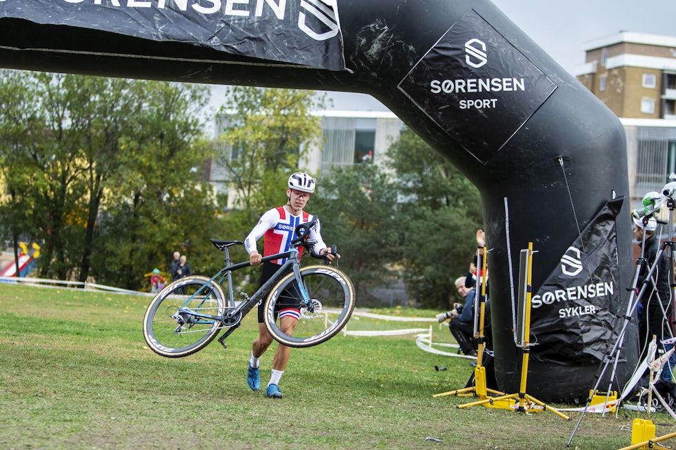OVERLEGEN: Tobias Johannessen kunne bære sykkelen over målstreken. Foto: Pål Westgaard Tobias Johannessen - Superpokal VOldsløkka 2018 - Pål Westgaard 1400x933