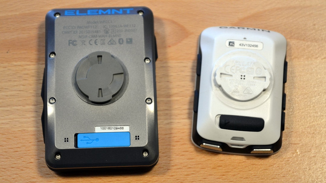 LEKKERT: Wahoo ELEMNT har en lekker bakside som gir følelsen av kvalitet. Vi hadde gjerne sett at fremsiden var like fin. Legg forøvrig merke til at festemekanismen er annerledes fra Garmin Edge 520 (til høyre). Wahoo_ELEMNT_09