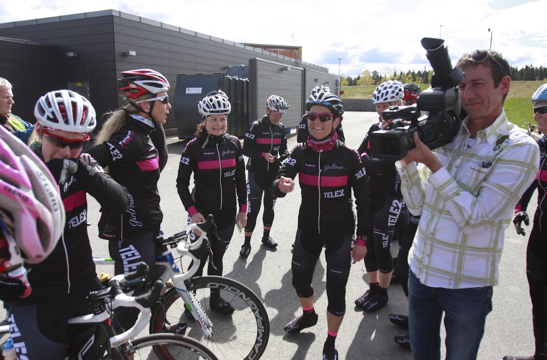 Ingvill Merethe Stedøy-Johansen (midten) var kaptein på Team GirlPower som ble første rene jentelag til å Trondheim-Oslo. Foto: Privat GirlPower på TV - med kaptein Ingvilll Stedøy-Johansen Foto Ronnie Werner Mathisen 1400x924