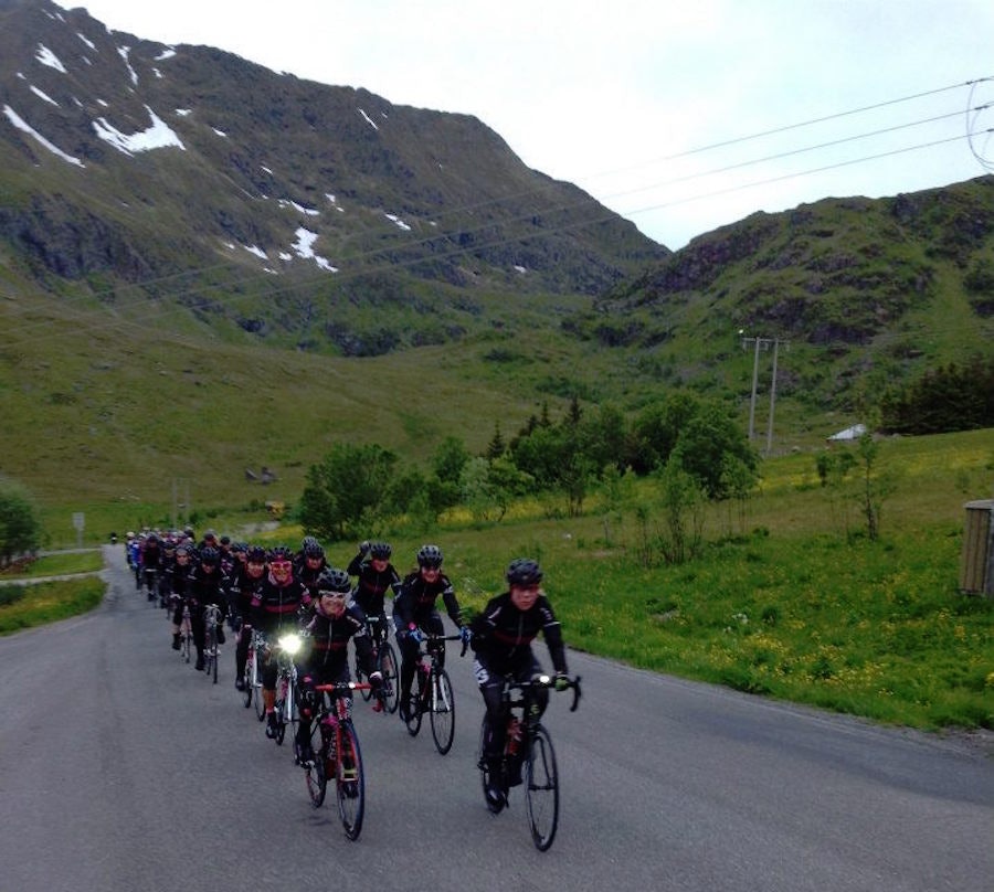 Team GirlPower under Lofoten Insomnia 2015. Foto: Privat GirldPower Lofoten Insomnia 2015 - Foto Arrangøren 900x820