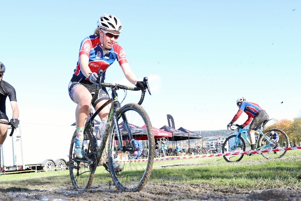 TENT: Marit Sveen, som vant kross-Norgescupen i fjor, er en av flere favoritter i dameklassen. Foto: Ola Morken TENT: Marit Sveen, som vant kross-Norgescupen i fjor, er en av flere favoritter i dameklassen. Foto: Ola Morken