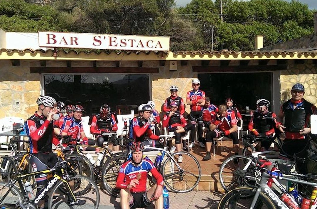 SKUMLE: Rye Expressen fyller på med flybensin under langtur på Mallorca forrige uke. Denne gjengen skal ta nattesøvnen fra Atea. Foto: Rye XP Provianterer - Mallorca 2015 - Foto Rye XP 1400x924