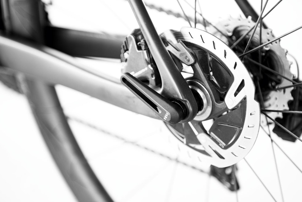 LITEN OG SJELDEN: Sykkelen er utstyrt med Ultegra Di2, men bremseskivene er Dura Ace. Siden de er svarte, matcher de bedre enn Ultegra-versjonen. Sabine-Bartler-4