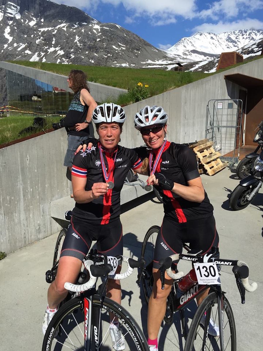 Trollstigrittet 2015 gikk dagen etter Isfjrodstempoen, som fungerte som NM master tempo i 2015. Camilla Hott og Elisabeth Solberg tok hvert sitt NM-gull der. Foto: Privat Camilla Hott - Elisabeth Solberg - Trollstigrittet 2015 - Privat 900x1200