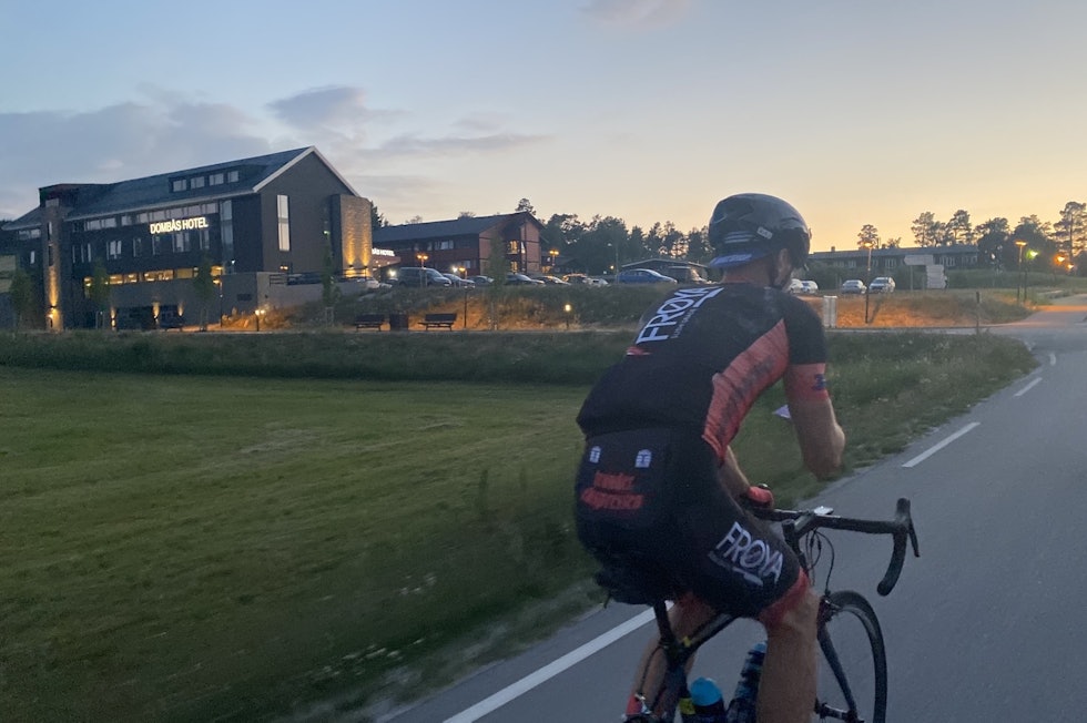 SORIA MORIA SLOTT: Hotellet på Dombås fortonet seg som drømmeslottet i eventyret etter 17 timer, 365 kilometer og 5000 høydemeter på sykkelsetet. Foto: Jørn Almnberg Trønderekspressen på langtur 2020
