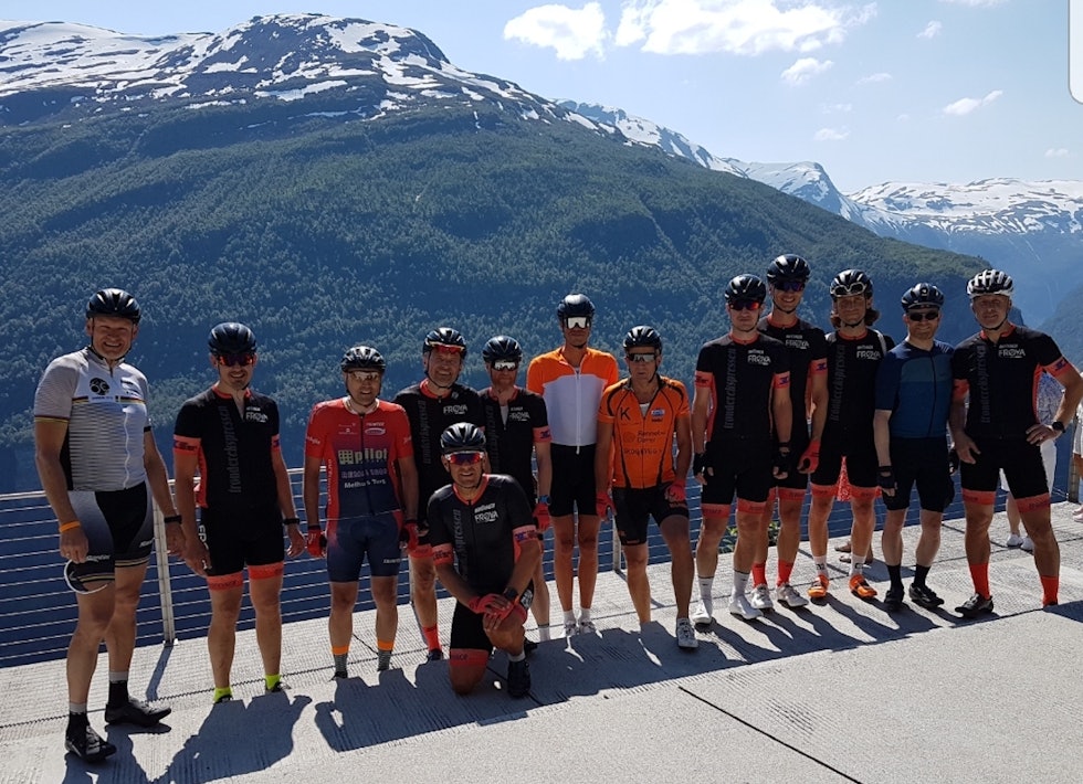 ØRNEVEGEN: Fra venstre: Geir Møllegaard, Kjell-Tore Brøtmet, Jan Arve Dybvaag Lea, Hans Jørgen Rambech, Fred Thoresen, Jon Andreas Klokkehaug, Arnt Hårstad, Arne Gran, Skjalg Stilson Arstad, Håkon Veseth, Ståle Høyem og Jørn Almberg Foran: Roger Nasvik. Lagbilde Trønderekspressen 2020