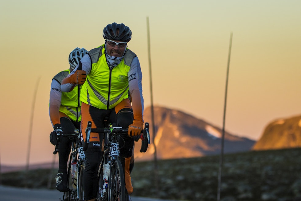 Jotunheimen Rundt 2018 Foto: Per-Eivind Syvertsen Jotunheimen Rundt 2018 sunrise duo - Per-Eivind Syvertsen