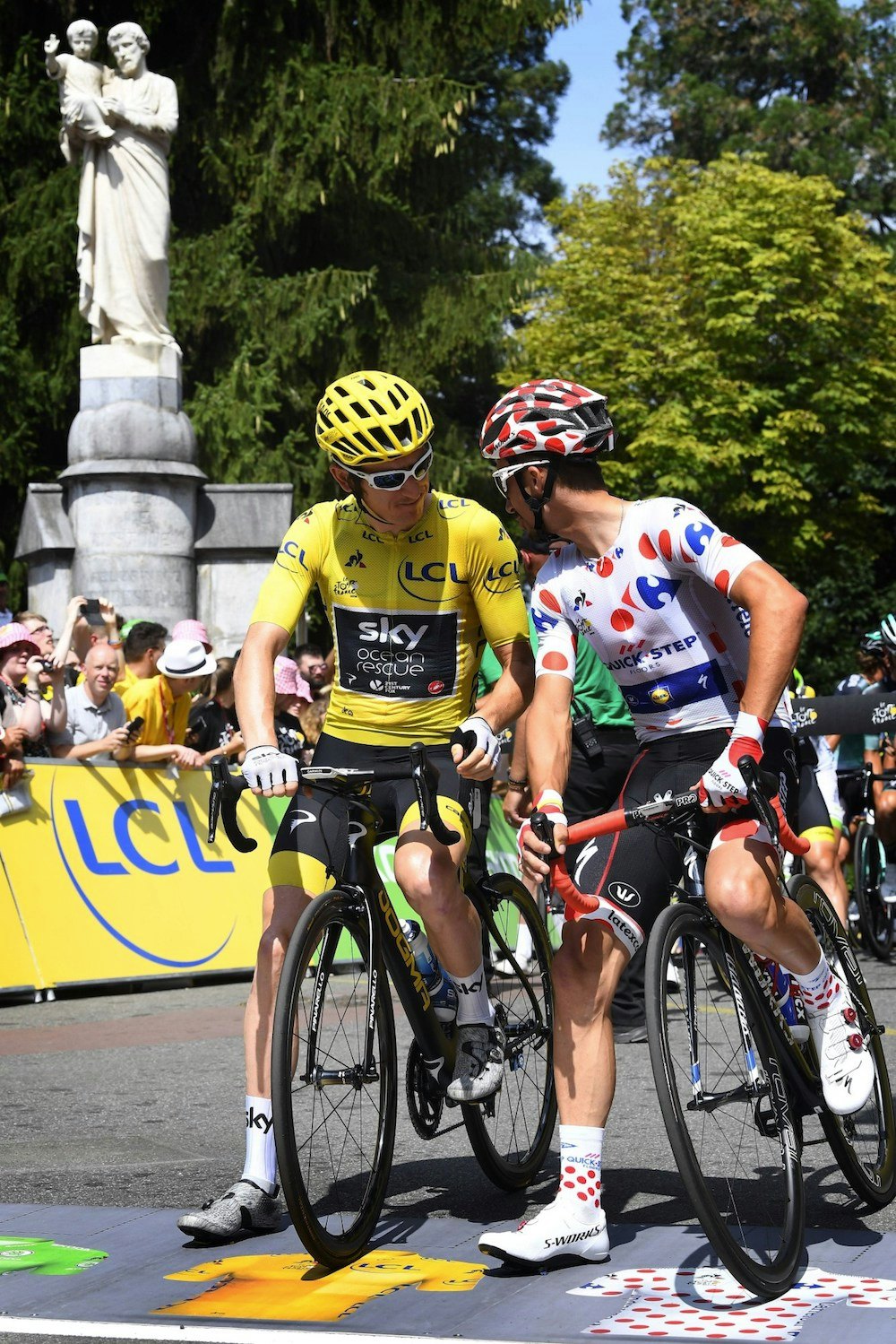 TRØYENE: Geraint Thomas har et godt grep om den gule trøya, mens Julian Alaphilippe sikret seg klatretrøya på dagens etappe. Foto: Cor Vos geraint Thomas - Julian Alaphilippe - Stage 19 - Cor Vos 1000x