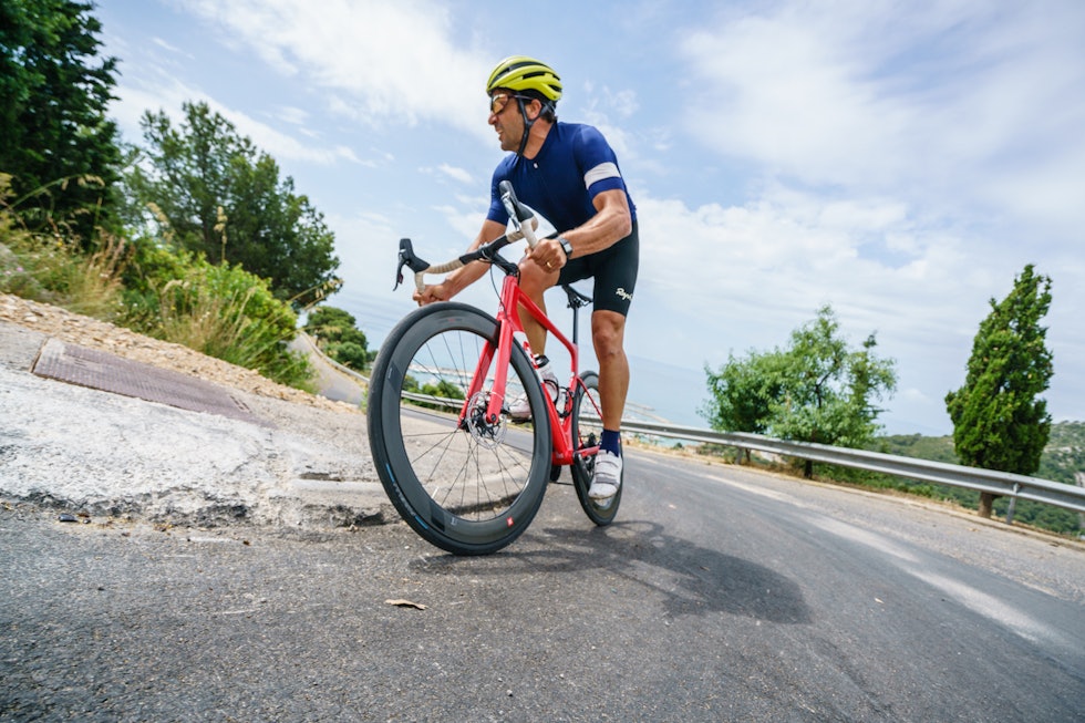 NYTELSE: Juan Antonio Flecha har slitt seg opp Alpe d’Huez utallige ganger. Han minner om å nyte opplevelsen. Foto: Haute Route Haute Route - Juan Antonio Flecha 1400x933