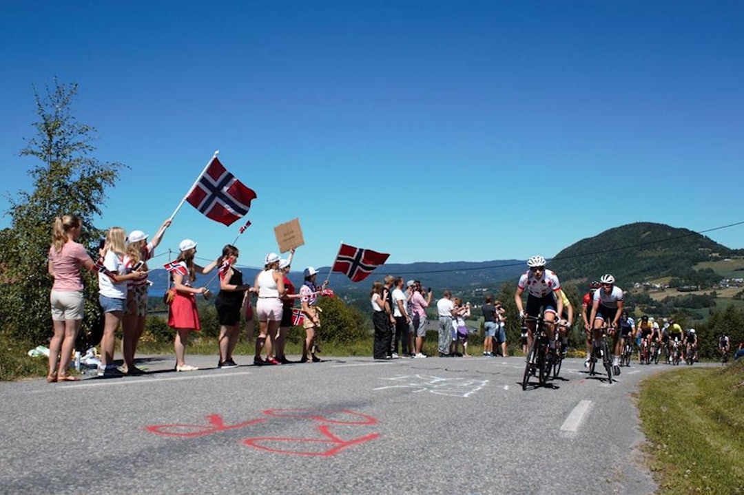 KLATRER: Jon Breivold på vei opp Lynnebakka. Foto: Kirsti Ruud JOn Breivold - Lynnebakke Rojan Rundfahrt 2018 - Kirsti Ruud 1400x933