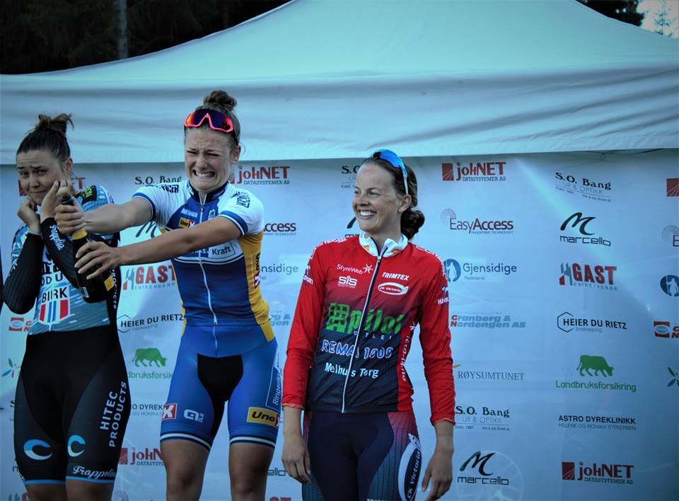 SEIER: Line Marie Gulliksen vant første etappe i Rojan Rundfahrt 2018, foran Ingrid Moe på andreplass og Mari Bergendahl på tredje. Foto: Kirsti Ruud Ingrid Moe - Line Marie Gulliksen - Mari Bergendahl Rojan Rundfahrt 2018 - Kirsti Ruud