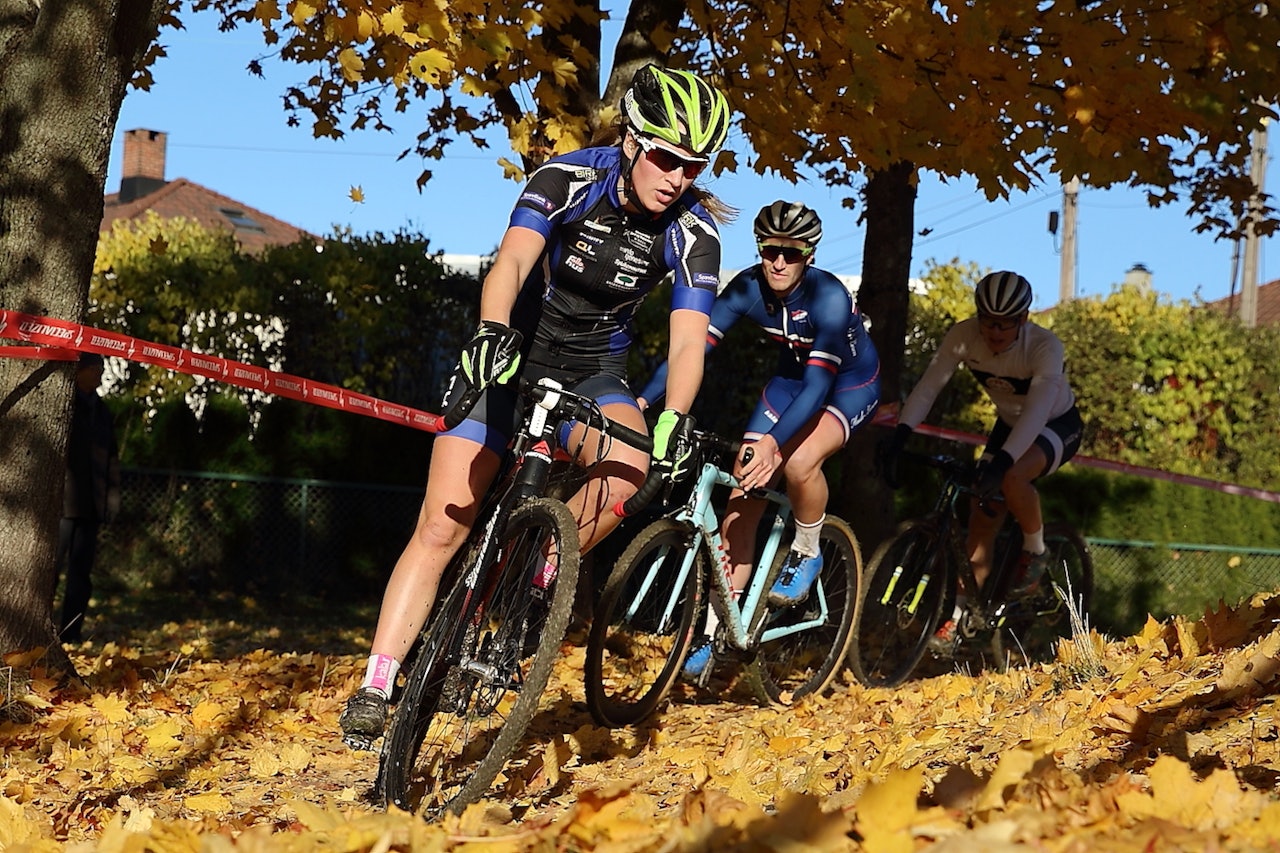 RASKEST: Førsteårsjunior og Superpokaldebutant Thea Siggerud leverte dagens raskeste tid blant jentene, til tross for at hun måtte slåss med gutta om startposisjon og plassen i løypa. Foto: Ola Morken RASKEST: Førsteårsjunior og Superpokaldebutant Thea Siggerud leverte dagens raskeste tid blant jentene, til tross for at hun måtte slåss med gutta om startposisjon og plassen i løypa. Foto: Ola Morken