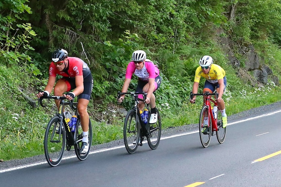 REVANSJESUGEN: Jonas Orset (i gult) leder Gran Fondo World Tour 2018, ble slått i Styrkeprøven for to uker siden. Det vil han revansjere. Foto: Ola Morken Fellesstarten Knut Sande - Fredrik Lorentzen Henne - Jonas Orset - Ola Morken 1400x933